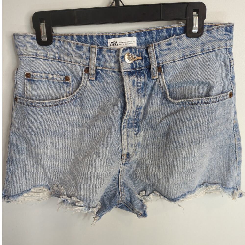 Zara‎ Blue Denim Cut Off Short Women's Size 8 Light Wash Distressed High Waist